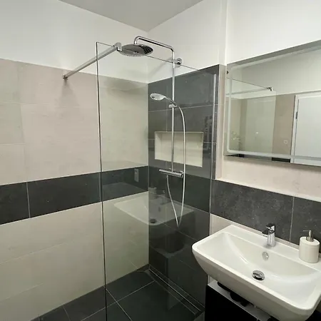 Modern Slnecnica With Free Parking Lejlighed *