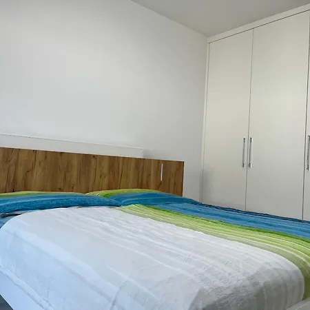 Modern Slnecnica With Free Parking Rovinka