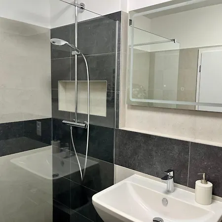 Modern Slnecnica With Free Parking Apartment