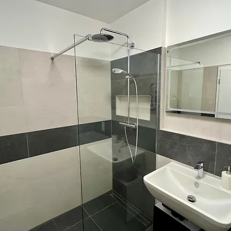 Modern Slnecnica With Free Parking Lejlighed *
